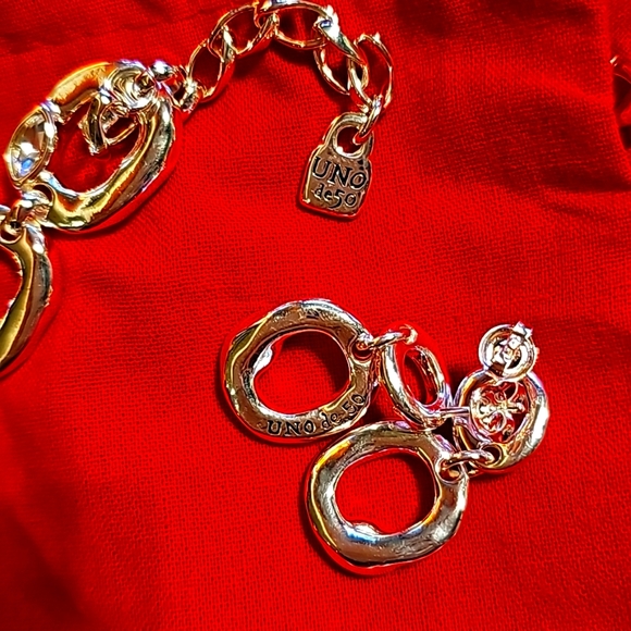 UNO DE 50 "TOGETHER" SILVER FINISH CRYSTAL NECKLACE AND EARRING SET! NWOT! - Picture 4 of 4